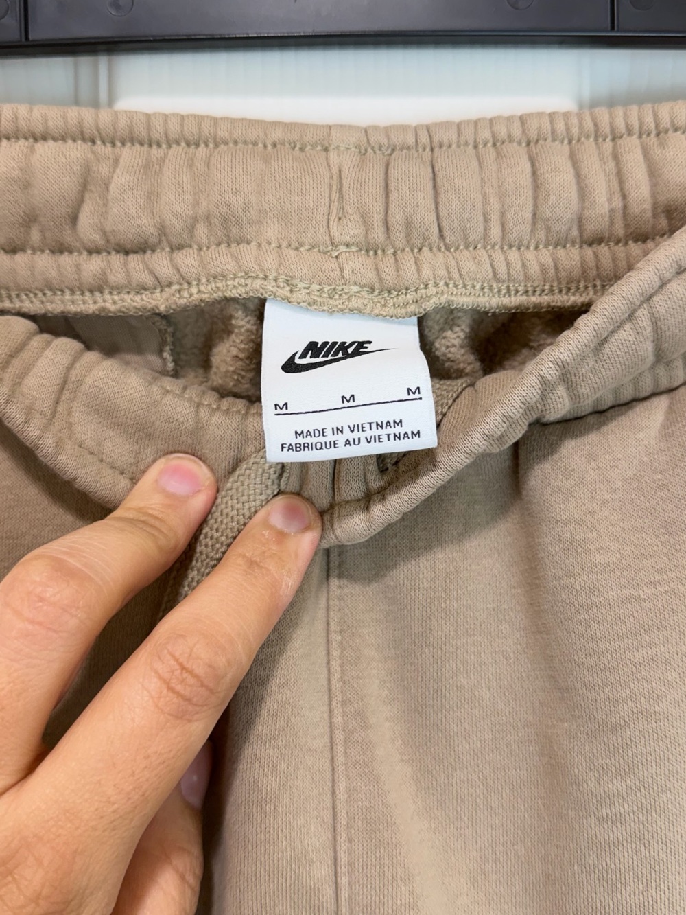 Nike Men’s Beige Jogger Pants Sz M - Picture 4 of 6